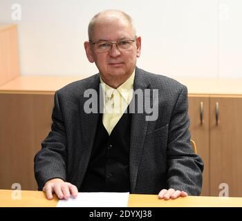 La Czech Science Foundation (GA CR) stanzierà circa un miliardo di corone per nuovi progetti di ricerca di base il prossimo anno, circa mezzo miliardo in meno rispetto a quest'anno, poiché altri programmi lanciati in precedenza saranno attuati nel 2021, ha dichiarato a CTK Vojtech Janu, della sezione PR dell'agenzia. "Quest'anno sono stati finanziati nuovi progetti per circa 1.5 miliardi di corone. Il prossimo anno, il bilancio GA CR dovrebbe rimanere simile a quest’anno, circa 4.2 miliardi di corone. Tuttavia, stiamo finanziando un maggior numero di progetti degli ultimi anni e per questo motivo la quota di mezzi per i nuovi progetti è inferiore all'anno precedente", ha scritto Janu, Foto Stock