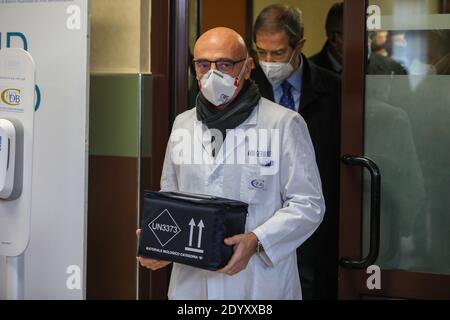 Palermo, Italia. 27 Dicembre 2020. Giornata del vaccino in Italia, nello stesso tempo i primi shot del vaccino Pfizer vengono inoculati agli operatori sanitari. (Foto di Antonio Melita/Pacific Press/Sipa USA) Credit: Sipa USA/Alamy Live News Foto Stock