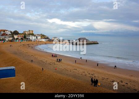 broadstairs città di mare con spiaggia di sabbia nel kent est regno unito dicembre 2020 Foto Stock