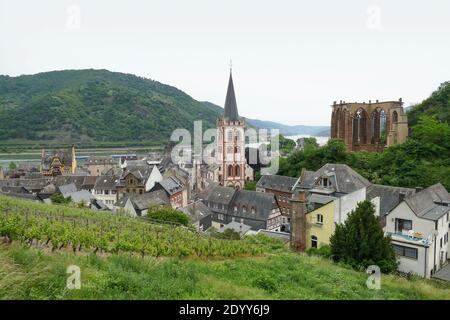 Veduta aerea di Bacharach, una città del distretto di Mainz-Bingen nella Renania-Palatinato, Germania Foto Stock