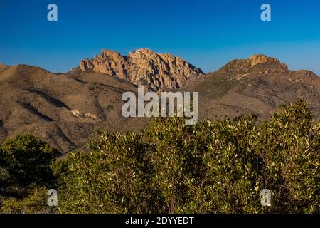 Cochise Head, una formazione rocciosa vista dal Chiricahua National Monument, Arizona, USA Foto Stock