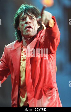 Le Rolling Stones in concerto al Don Valley Stadium di Sheffield, Regno Unito. 6 giugno 1999 Foto Stock