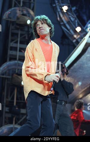 Le Rolling Stones in concerto al Don Valley Stadium di Sheffield, Regno Unito. 6 giugno 1999 Foto Stock