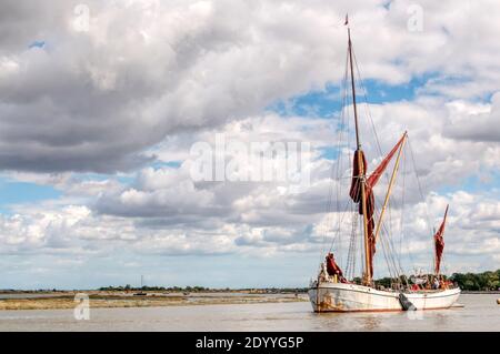 Il promemoria della chiatta a vela del Tamigi, sull'estuario di Blackwater a Maldon in Essex. Foto Stock