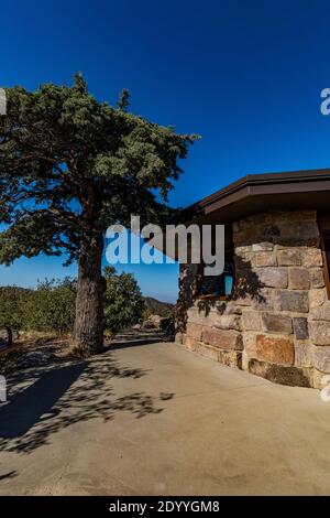 Torre di osservazione costruita dal CCC a Massai Point nel Chiricahua National Monument, Arizona, USA Foto Stock