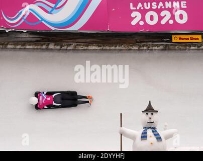 Pechino, Svizzera. 19 gennaio 2020. Zhao Dan della Cina compete durante il calore scheletrico femminile 2 al 3° Giochi Olimpici invernali della Gioventù a St. Moritz, Svizzera, 19 gennaio 2020. Tra il 9 e il 22 gennaio si sono svolte le 3° Olimpiadi invernali della Gioventù nella città svizzera di Losanna, la capitale olimpica. La Cina ha inviato 53 atleti per partecipare a 57 eventi, rivendicando tre gold, quattro argenti e cinque bronzi a quello che è stato considerato il più significativo evento internazionale di sport invernali prima di Pechino 2022. Credit: Zhang Chenlin/Xinhua/Alamy Live News Foto Stock