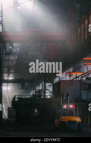 Interni della fabbrica metallurgica. Produzione industriale. Impianto di produzione dell'acciaio. Foto Stock