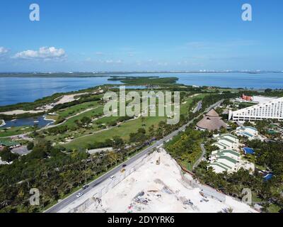 Cancun Iberostar golf club e Laguna Nichupte Lagoon vista aerea, Cancun, Quintana Roo QR, Messico. Foto Stock