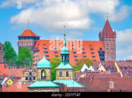 Città vecchia di Norimberga, Baviera, Germania, torre pentagonale, le scuderie imperiali, torre Luginsland Foto Stock