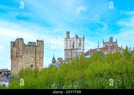 Narbonne paesaggio urbano in Francia, il Palazzo dell'Arcivescovo e la Cattedrale dei Santi Justus e Pastor Foto Stock