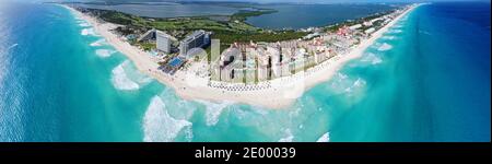 Cancun Beach Iberostar Selection Cancun Resort, Seadust Cancun Family Resort e Laguna Nichupte Lagoon panorama vista aerea, Cancun, Quintana Roo QR, Foto Stock