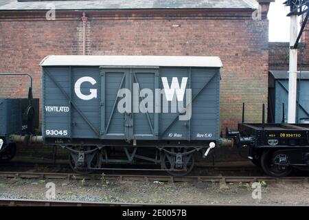 Una carrozza ferroviaria d'epoca alla stazione di Bewdley sulla Severn Valley Railway nel Worchestershire. Foto Stock