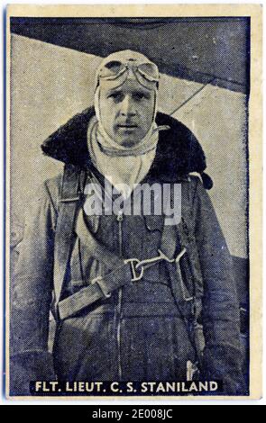 Ritratto della sigaretta del tenente di volo Christopher Stainbank Staniland (1905 – 1942) pilota dell'aviazione reale, pilota di corse e pilota capo di prova per la Fairey Aviation Company. Foto Stock