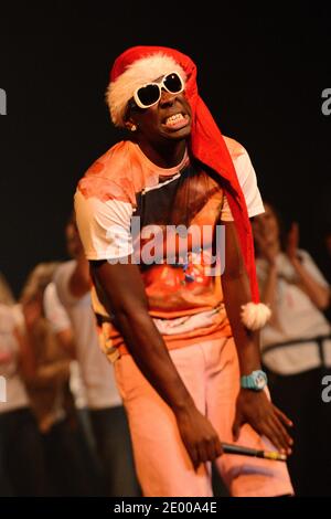 Moussier Tombola durante il ventesimo galà annuale di raccolta fondi 'Faire Face' per bambini malati, tenutosi all'Opera di Avignone, in Francia, il 12 ottobre 2013. Foto di Nicolas Briquet/ABACAPRESS.COM Foto Stock