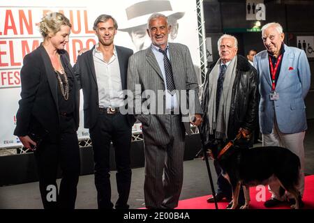 Paul Belmondo, sua moglie Luana Belmondo, Jean-Paul Belmondo, Alain Belmondo, Charles Gerard alla cerimonia di apertura del 5° Festival del Cinema Lumiere e al tributo all'attore francese Jean-Paul Belmondo a Lione, in Francia, il 14 ottobre 2013. Foto di Vincent Dargent/ABACAPRESS.COM Foto Stock