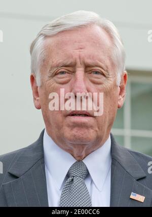 La Casa democratica degli Stati Uniti Whip Steny Hoyer (democratico del Maryland) incontra i giornalisti dopo il suo incontro con il presidente degli Stati Uniti Barack Obama alla Casa Bianca a Washington, D.C. martedì 15 ottobre 2013. Washington, DC, USA, 15 ottobre 2013. Foto di Ron Sachs/CNP/ABACAPRESS.COM Foto Stock