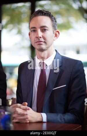 Il membro del Partito comunista francese (PCF) e il consigliere comunale di Parigi, Ian Brossat, hanno presentato una conferenza stampa tenutasi il 22 ottobre 2013 a Parigi, Francia. Foto di Romain boe/ABACAPRESS.COM Foto Stock