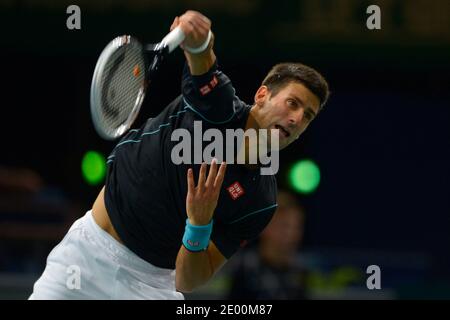 La Serbia Novak Djokovic ha suonato nel secondo round del BNP Paribas Masters Series Tennis Open 2013 a Palais Omnisports di Parigi-Bercy, Parigi, il 29 ottobre 2013. Foto di Henri Szwarc/ABACAPRESS.COM Foto Stock