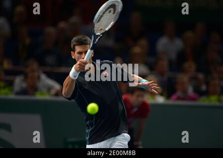 La Serbia Novak Djokovic ha suonato nel secondo round del BNP Paribas Masters Series Tennis Open 2013 a Palais Omnisports di Parigi-Bercy, Parigi, il 29 ottobre 2013. Foto di Henri Szwarc/ABACAPRESS.COM Foto Stock