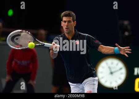 La Serbia Novak Djokovic ha suonato nel secondo round del BNP Paribas Masters Series Tennis Open 2013 a Palais Omnisports di Parigi-Bercy, Parigi, il 29 ottobre 2013. Foto di Henri Szwarc/ABACAPRESS.COM Foto Stock