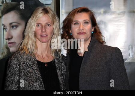 Sandrine Kiberlain ed Emmanuelle Devos in occasione della prima del film Violette tenuto presso l'UGC Les Halles a Parigi, Francia, il 4 novembre 2013. Foto di Audrey Poree/ABACAPRESS.COM Foto Stock