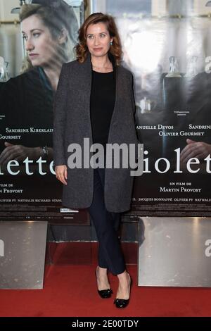 Emmanuelle Devos in occasione della prima del film Violette tenuto presso l'UGC Les Halles a Parigi, Francia, il 4 novembre 2013. Foto di Audrey Poree/ABACAPRESS.COM Foto Stock