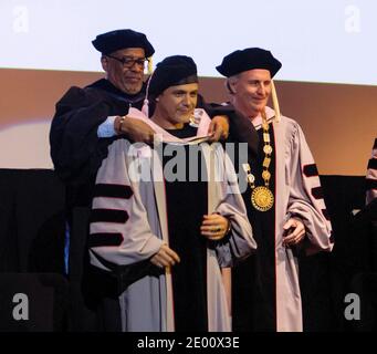 Alejandro Sanz ha conseguito una laurea honoris al Berklee College of Music di Boston, ma, USA, il 6 novembre 2013. La presentazione è seguita da un concerto che mostra la sua musica come interpretata dagli studenti e dalla facoltà di Berklee e ha anche caratterizzato Sanz stesso su canzoni selezionate. Foto di Keiko Hiromi/ABACAPRESS.COM Foto Stock