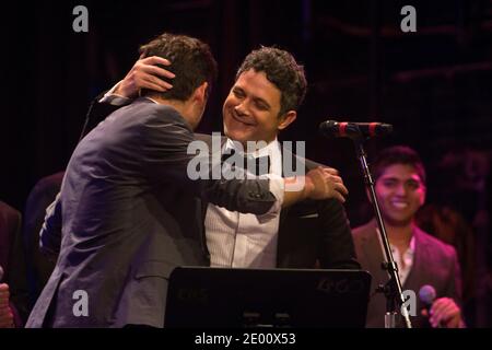 Alejandro Sanz ha conseguito una laurea honoris al Berklee College of Music di Boston, ma, USA, il 6 novembre 2013. La presentazione è seguita da un concerto che mostra la sua musica come interpretata dagli studenti e dalla facoltà di Berklee e ha anche caratterizzato Sanz stesso su canzoni selezionate. Foto di Keiko Hiromi/ABACAPRESS.COM Foto Stock