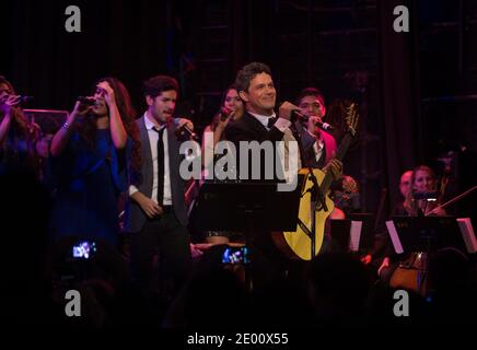 Alejandro Sanz ha conseguito una laurea honoris al Berklee College of Music di Boston, ma, USA, il 6 novembre 2013. La presentazione è seguita da un concerto che mostra la sua musica come interpretata dagli studenti e dalla facoltà di Berklee e ha anche caratterizzato Sanz stesso su canzoni selezionate. Foto di Keiko Hiromi/ABACAPRESS.COM Foto Stock