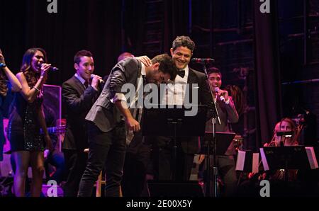 Alejandro Sanz ha conseguito una laurea honoris al Berklee College of Music di Boston, ma, USA, il 6 novembre 2013. La presentazione è seguita da un concerto che mostra la sua musica come interpretata dagli studenti e dalla facoltà di Berklee e ha anche caratterizzato Sanz stesso su canzoni selezionate. Foto di Keiko Hiromi/ABACAPRESS.COM Foto Stock