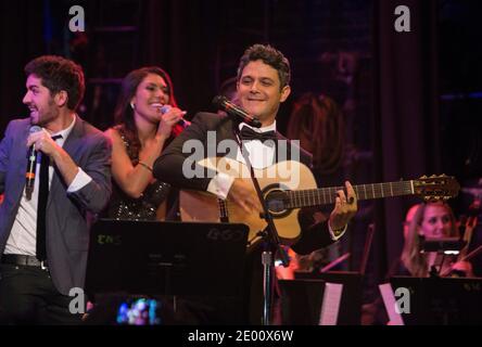 Alejandro Sanz ha conseguito una laurea honoris al Berklee College of Music di Boston, ma, USA, il 6 novembre 2013. La presentazione è seguita da un concerto che mostra la sua musica come interpretata dagli studenti e dalla facoltà di Berklee e ha anche caratterizzato Sanz stesso su canzoni selezionate. Foto di Keiko Hiromi/ABACAPRESS.COM Foto Stock