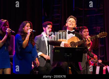 Alejandro Sanz ha conseguito una laurea honoris al Berklee College of Music di Boston, ma, USA, il 6 novembre 2013. La presentazione è seguita da un concerto che mostra la sua musica come interpretata dagli studenti e dalla facoltà di Berklee e ha anche caratterizzato Sanz stesso su canzoni selezionate. Foto di Keiko Hiromi/ABACAPRESS.COM Foto Stock