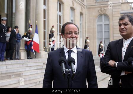 il presidente francese Francois Hollande e il presidente dell'Ecuador Rafael Correa parlano con la stampa dopo il loro incontro al Palazzo Elysee di Parigi il 7 novembre 2013. Foto di Stephane Lemouton/ABACAPRESS.COM Foto Stock