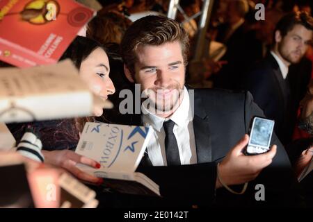 Liam Hemsworth partecipa alla prima di 'Hunger Games Catching Fire' al Cinema le Grand Rex di Parigi, Francia, il 15 novembre 2013. Foto di Nicolas Briquet/ABACAPRESS.COM Foto Stock