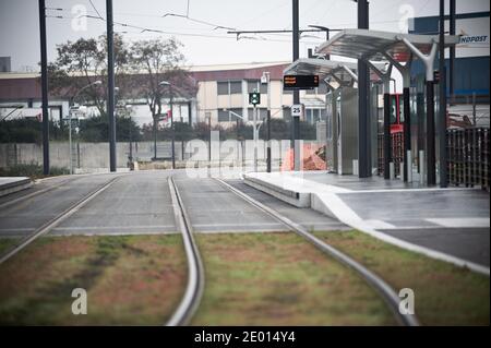 Inaugurazione Tramway 7 che collega Villejuif Aragon ad Athis-Mons, a sud di Parigi. Villejuif, Francia il 16 novembre 2013. Foto di Nicolas Messyasz/ABACAPRESS.COM Foto Stock