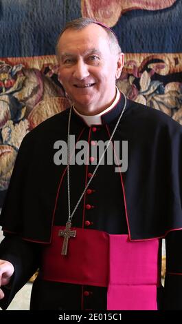 Mons. Pietro Parolin, nuovo Segretario di Stato del Vaticano in Vaticano il 18 novembre 2013. In qualità di Segretario di Stato, Parolin avrà il posto numero due in Vaticano. A 58 anni, ha servito nella diplomazia vaticana per 27 anni. Succede al Cardinale Tarcisio Bertone, che è stato incolpato di molti dei gaffi e dei problemi del papato di Benedetto XVI. Foto di ABACAPRESS.COM Foto Stock