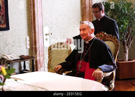 Mons. Pietro Parolin, nuovo Segretario di Stato del Vaticano in Vaticano il 18 novembre 2013. In qualità di Segretario di Stato, Parolin avrà il posto numero due in Vaticano. A 58 anni, ha servito nella diplomazia vaticana per 27 anni. Succede al Cardinale Tarcisio Bertone, che è stato incolpato di molti dei gaffi e dei problemi del papato di Benedetto XVI. Foto di ABACAPRESS.COM Foto Stock