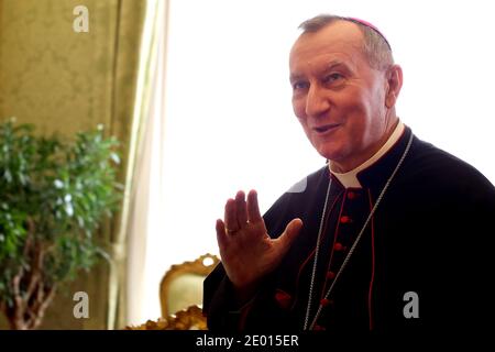 Mons. Pietro Parolin, nuovo Segretario di Stato del Vaticano in Vaticano il 18 novembre 2013. In qualità di Segretario di Stato, Parolin avrà il posto numero due in Vaticano. A 58 anni, ha servito nella diplomazia vaticana per 27 anni. Succede al Cardinale Tarcisio Bertone, che è stato incolpato di molti dei gaffi e dei problemi del papato di Benedetto XVI. Foto di ABACAPRESS.COM Foto Stock