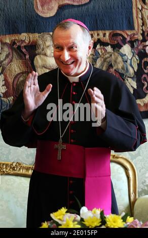 Mons. Pietro Parolin, nuovo Segretario di Stato del Vaticano in Vaticano il 18 novembre 2013. In qualità di Segretario di Stato, Parolin avrà il posto numero due in Vaticano. A 58 anni, ha servito nella diplomazia vaticana per 27 anni. Succede al Cardinale Tarcisio Bertone, che è stato incolpato di molti dei gaffi e dei problemi del papato di Benedetto XVI. Foto di ABACAPRESS.COM Foto Stock