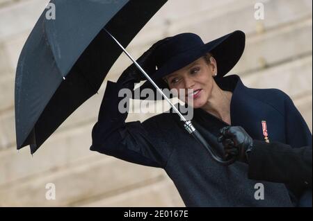 La Principessa Charlene di Monaco lascia la Cattedrale di Monaco dopo una messa durante le cerimonie ufficiali per la Giornata Nazionale di Monaco alla Cattedrale di Notre-Dame-Immaculee de Monaco il 19 novembre 2013 a Monte-Carlo, Monaco. Foto di Christophe Guibbaud/ABACAPRESS.COM Foto Stock