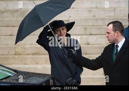 La Principessa Charlene di Monaco lascia la Cattedrale di Monaco dopo una messa durante le cerimonie ufficiali per la Giornata Nazionale di Monaco alla Cattedrale di Notre-Dame-Immaculee de Monaco il 19 novembre 2013 a Monte-Carlo, Monaco. Foto di Christophe Guibbaud/ABACAPRESS.COM Foto Stock