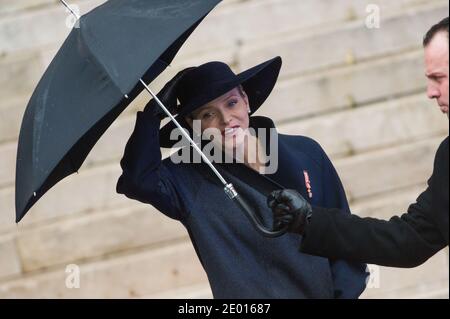 La Principessa Charlene di Monaco lascia la Cattedrale di Monaco dopo una messa durante le cerimonie ufficiali per la Giornata Nazionale di Monaco alla Cattedrale di Notre-Dame-Immaculee de Monaco il 19 novembre 2013 a Monte-Carlo, Monaco. Foto di Christophe Guibbaud/ABACAPRESS.COM Foto Stock