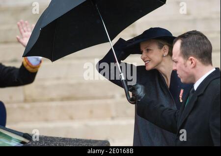 La Principessa Charlene di Monaco lascia la Cattedrale di Monaco dopo una messa durante le cerimonie ufficiali per la Giornata Nazionale di Monaco alla Cattedrale di Notre-Dame-Immaculee de Monaco il 19 novembre 2013 a Monte-Carlo, Monaco. Foto di Christophe Guibbaud/ABACAPRESS.COM Foto Stock