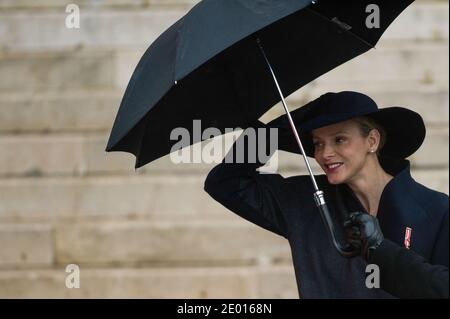 La Principessa Charlene di Monaco lascia la Cattedrale di Monaco dopo una messa durante le cerimonie ufficiali per la Giornata Nazionale di Monaco alla Cattedrale di Notre-Dame-Immaculee de Monaco il 19 novembre 2013 a Monte-Carlo, Monaco. Foto di Christophe Guibbaud/ABACAPRESS.COM Foto Stock