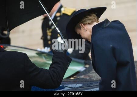 La Principessa Charlene di Monaco lascia la Cattedrale di Monaco dopo una messa durante le cerimonie ufficiali per la Giornata Nazionale di Monaco alla Cattedrale di Notre-Dame-Immaculee de Monaco il 19 novembre 2013 a Monte-Carlo, Monaco. Foto di Christophe Guibbaud/ABACAPRESS.COM Foto Stock