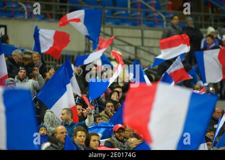 I fan della Francia durante la partita di calcio del 2014 della Coppa del mondo FIFA Europe Group, Francia contro Ucraina allo Stade de France, nella periferia di Parigi, Francia, il 19 novembre 2013. La Francia ha vinto 3-0 e si è qualificata per la Coppa del mondo 2014. Foto di Henri Szwarc/ABACAPRESS.COM Foto Stock