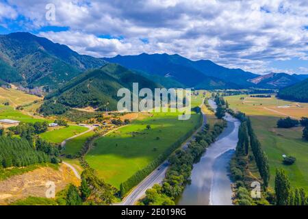 Paesaggio della Nuova Zelanda lungo il fiume Peloro Foto Stock