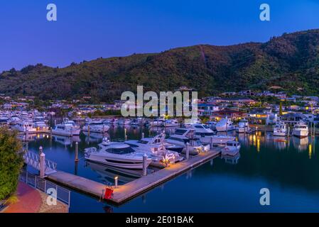 Vista del tramonto sul porto turistico di Picton, Nuova Zelanda Foto Stock