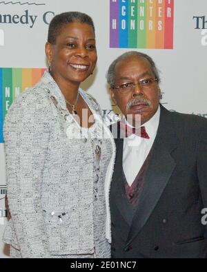 Il Presidente e CEO di Xerox Ursula Burns e Lloyd Bean arrivano per la cena ufficiale dell'artista in onore dei vincitori dei 2013 successi del Kennedy Center, ospitati dal Segretario di Stato degli Stati Uniti John F. Kerry al Dipartimento di Stato degli Stati Uniti a Washington, DC, USA, sabato 7 dicembre 2013. I 2013 honorees sono: cantante d'opera Martina Arroyo; pianista, tastierista, bandleader e compositore Herbie Hancock; pianista, cantante e cantautore Billy Joel; attrice Shirley McLaine; musicista e cantautore Carlos Santana. Foto di Ron Sachs/piscina/ABACAPRESS.COM Foto Stock