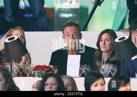 Bruce Springsteen e sua figlia Jessica Rae Springsteen il quarto giorno del 2013 Gucci Paris Masters parte del Indoor Grand Slam Masters tour, a Villepinte, vicino a Parigi, Francia, l'8 dicembre 2013. Foto di Laurent Zabulon/ABACAPRESS.COM Foto Stock